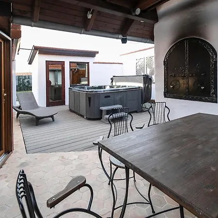 Villa Nr8 Premium Vendeghaz *