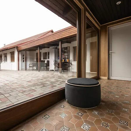 Nr8 Premium Vendeghaz Villa *