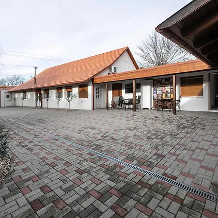 Nr8 Premium Vendeghaz Makó