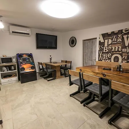 Villa Nr8 Premium Vendeghaz *
