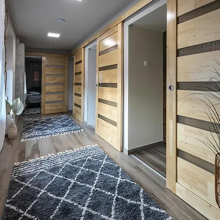 Nr8 Premium Vendeghaz Mako